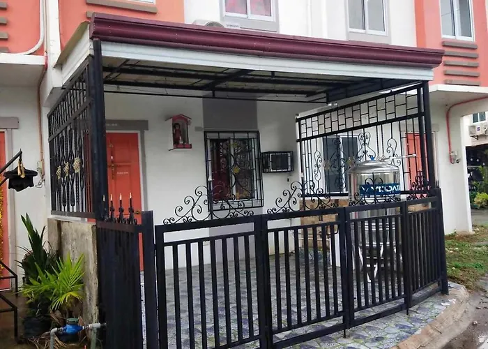 Two Story Richwood Townhome Breakfast Offered *