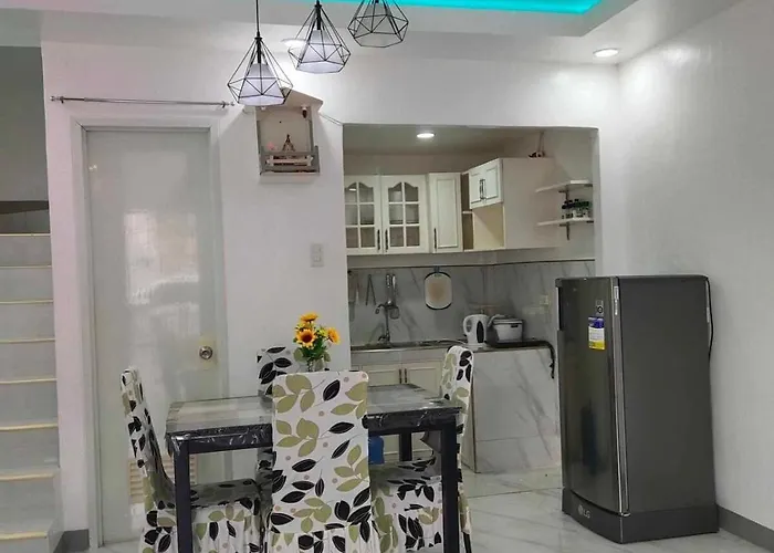 Ferienhaus Two Story Richwood Townhome Breakfast Offered Compostela (Cebu)