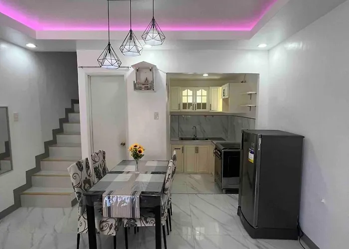 Two Story Richwood Townhome Breakfast Offered Ferienhaus Compostela (Cebu)