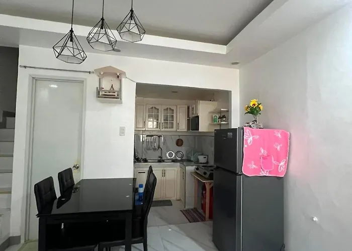 Ferienhaus Two Story Richwood Townhome Breakfast Offered Compostela (Cebu)